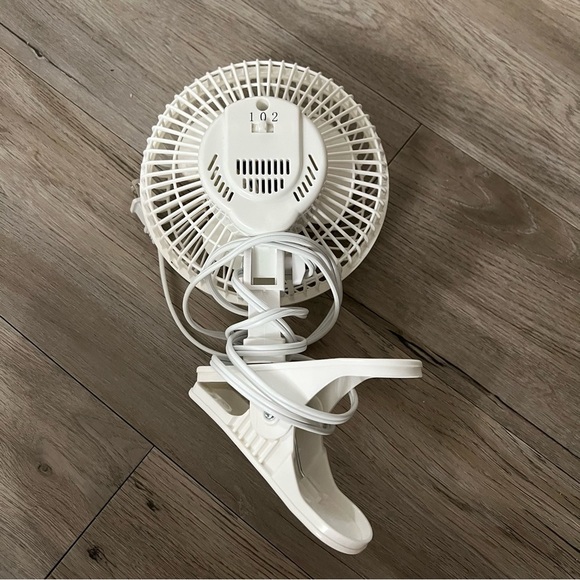 Pelonis White Clip-On Fan - Picture 4 of 5
